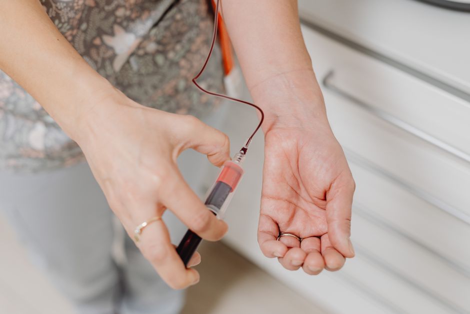 Consumo de hierro y anemia: Si sangra seguido, ¿necesita suplementación extra? Qué suele indicar el hematólogo.