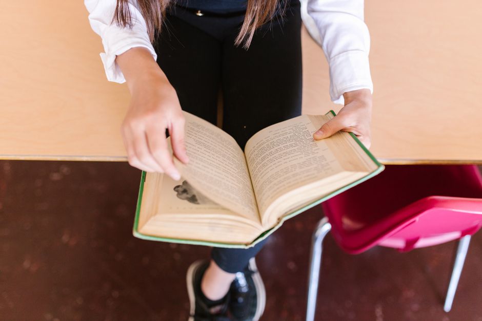 Hablar con la escuela: Guía práctica para explicarle a la seño qué es la hemofilia y cómo actuar ante un golpe.